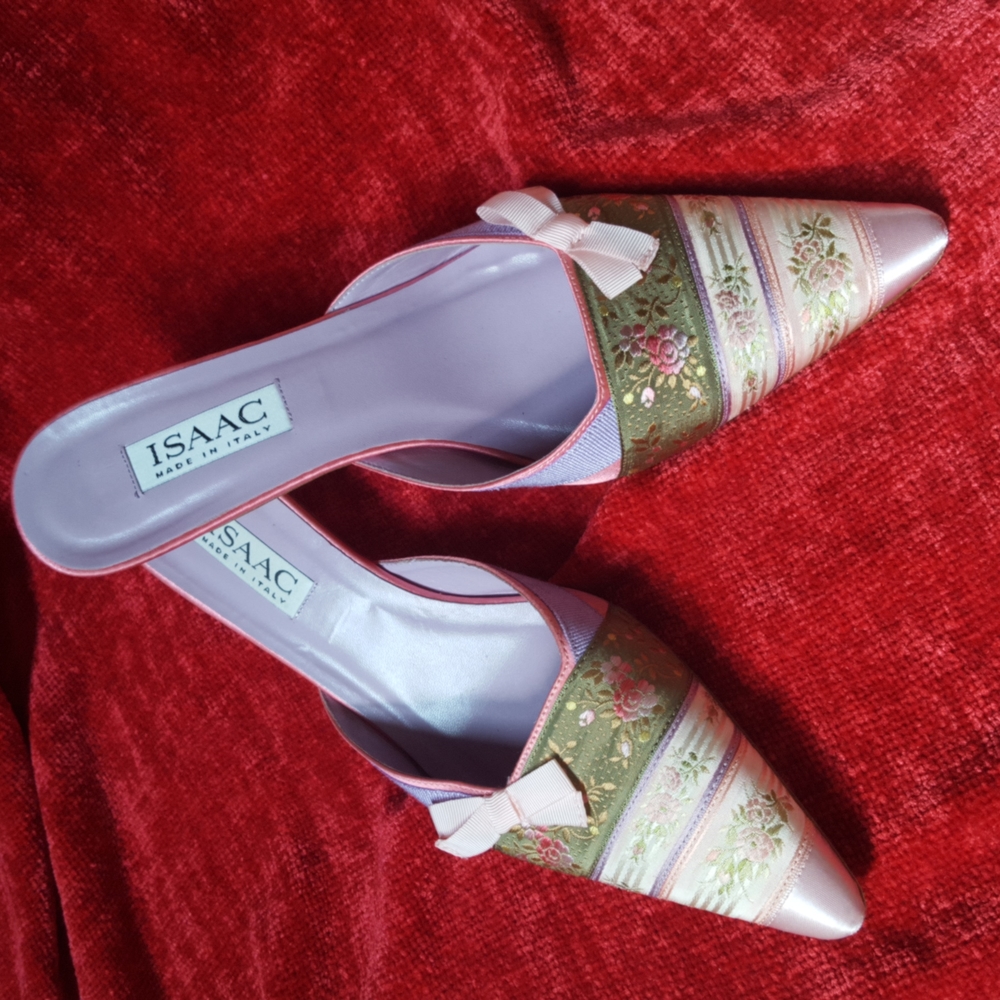 EUC Pink Isaac slides